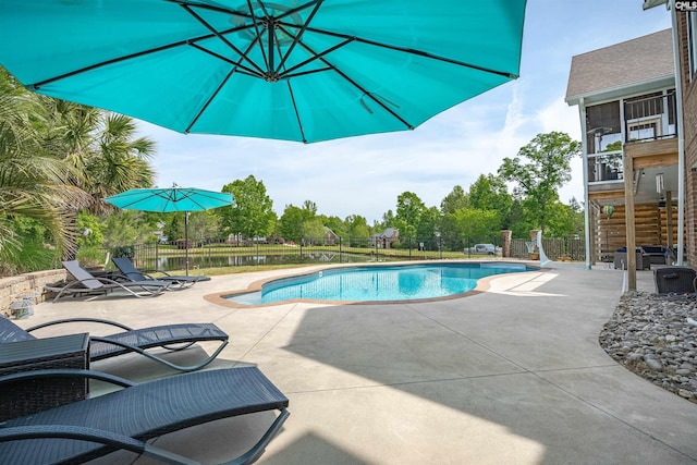 view of pool featuring fence, a fenced in pool, and a patio area