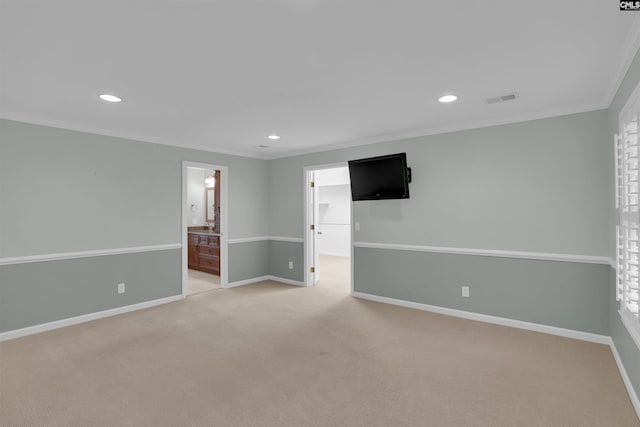 carpeted spare room featuring visible vents, recessed lighting, crown molding, and baseboards