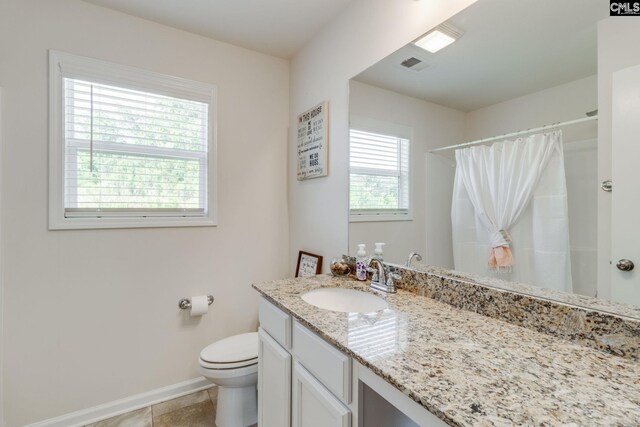 full bathroom featuring visible vents, vanity, curtained shower, toilet, and baseboards