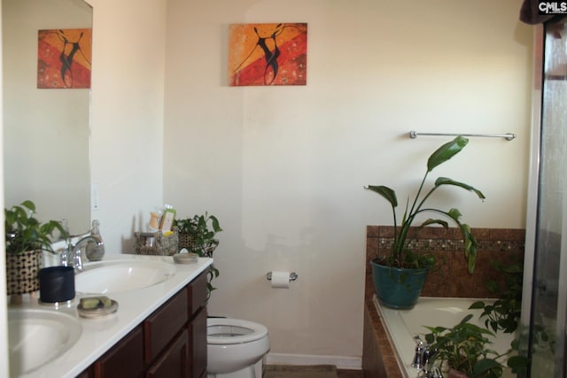 640 Mangrove Trl, Columbia, SC 29229 - bathroom featuring a sink, a bathing tub, double vanity, toilet, and baseboards