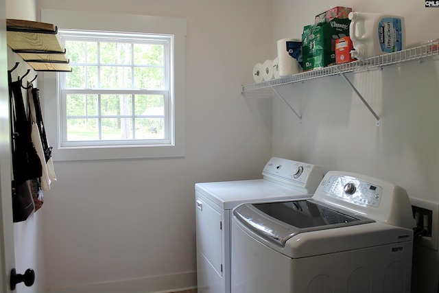 laundry area featuring independent washer and dryer, laundry area, and baseboards