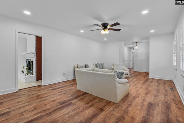 living area featuring baseboards, recessed lighting, wood finished floors, and ceiling fan