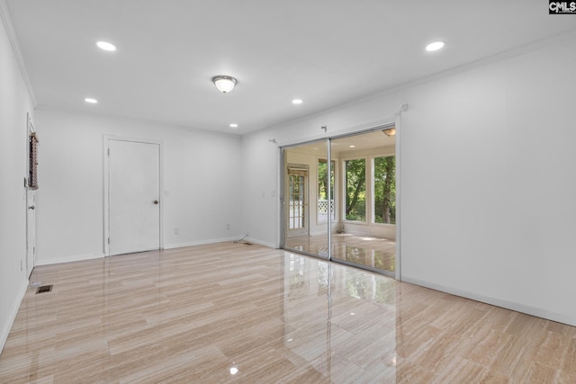 empty room featuring baseboards, recessed lighting, visible vents, and ornamental molding
