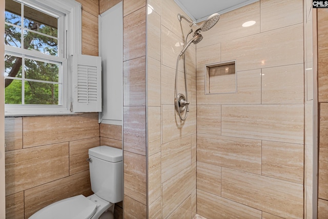 bathroom featuring toilet and tiled shower