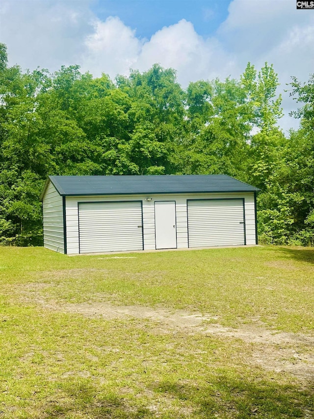 view of detached garage