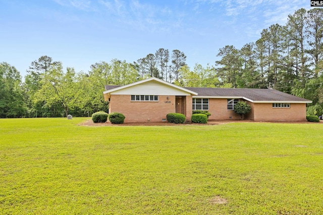 view of front of property featuring a front yard and brick siding