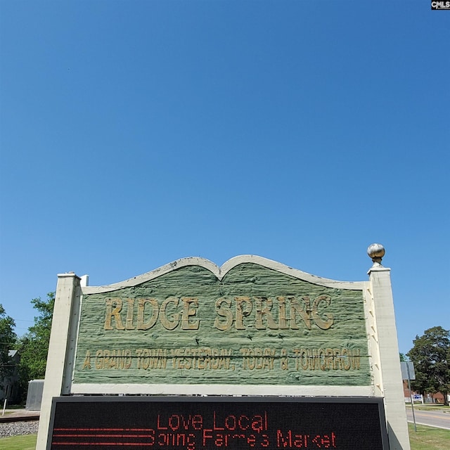 view of community / neighborhood sign