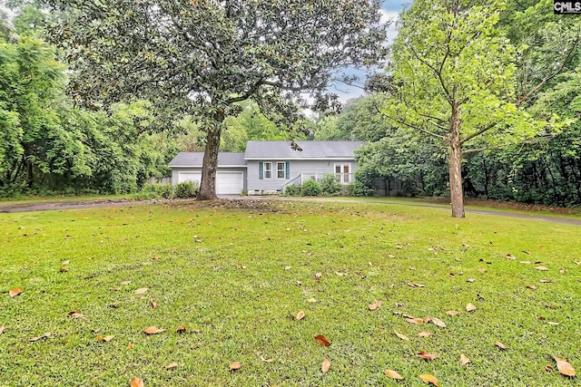 view of yard with a garage