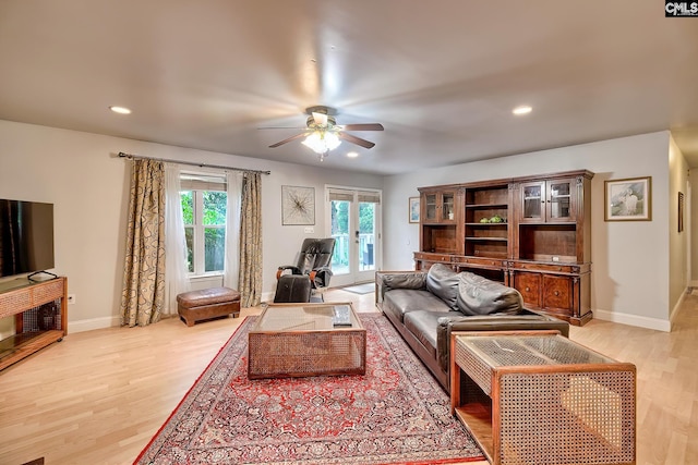 living area featuring light wood-style floors, recessed lighting, baseboards, and ceiling fan