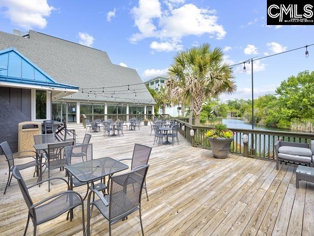 deck with outdoor dining space