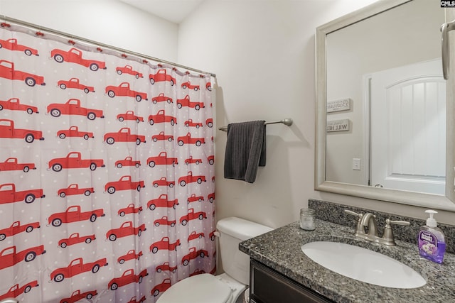 full bathroom with vanity, toilet, and a shower with curtain