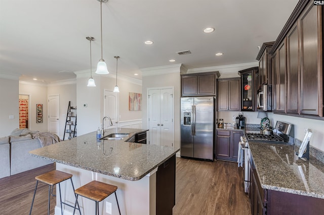 kitchen featuring visible vents, a sink, appliances with stainless steel finishes, and recessed lighting