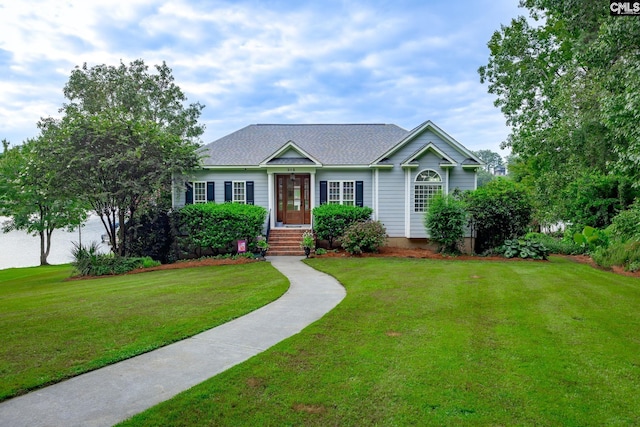 ranch-style house with roof with shingles and a front yard