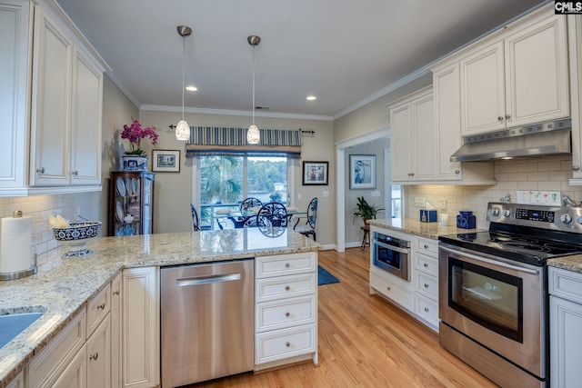 kitchen featuring light wood-style flooring, stainless steel appliances, white cabinetry, a peninsula, and under cabinet range hood