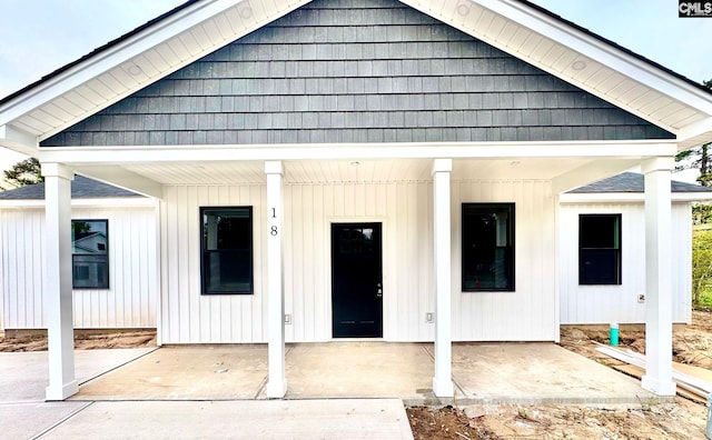 view of front of property featuring a porch
