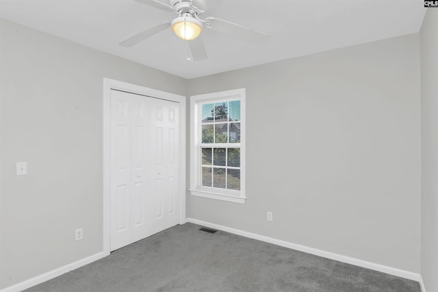 unfurnished bedroom featuring carpet floors, a ceiling fan, baseboards, visible vents, and a closet