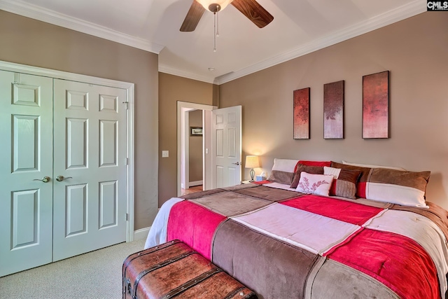 bedroom with crown molding, ceiling fan, carpet floors, baseboards, and a closet
