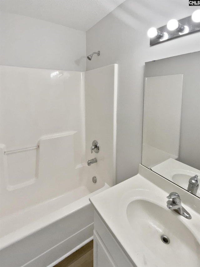 6 Sawdust Ct, Columbia, SC 29209 - full bath featuring washtub / shower combination and vanity