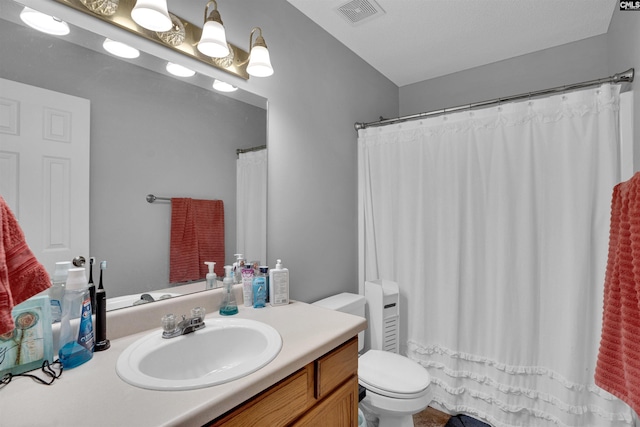 full bath featuring visible vents, a shower with curtain, toilet, and vanity