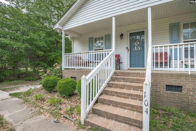 property entrance with a porch and crawl space