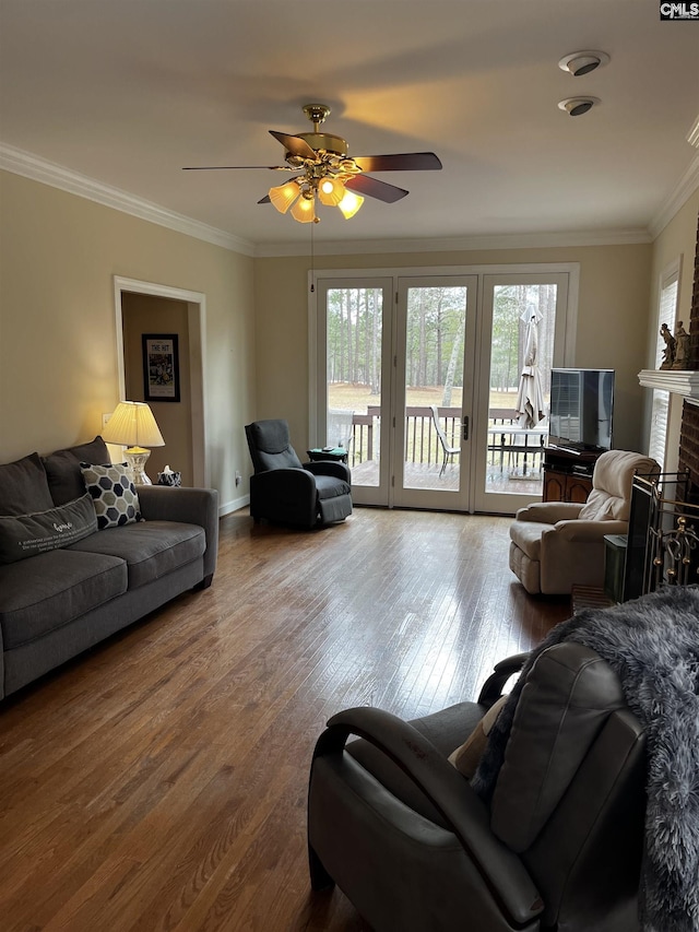 living room featuring crown molding, wood finished floors, and a healthy amount of sunlight