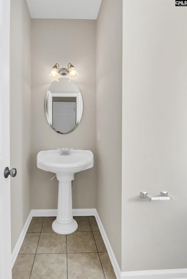 bathroom featuring tile patterned floors and baseboards