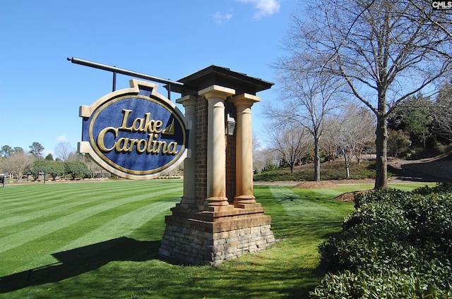 community / neighborhood sign with a lawn