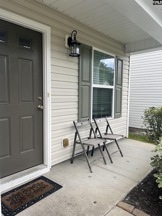 property entrance with covered porch
