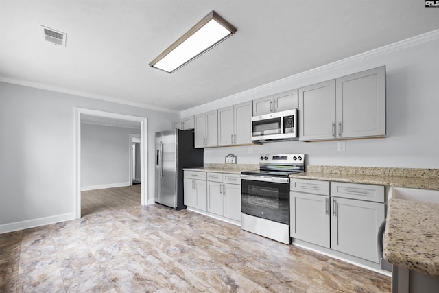 kitchen with crown molding, appliances with stainless steel finishes, visible vents, baseboards, and gray cabinetry