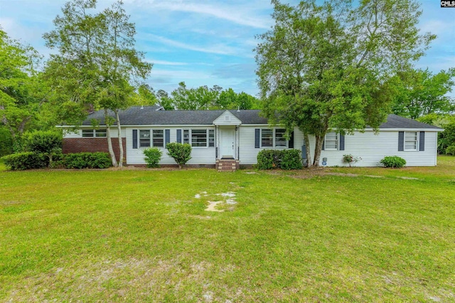 ranch-style house featuring a front lawn and crawl space