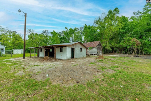 exterior space featuring an outbuilding