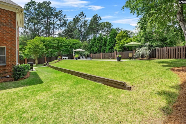view of yard featuring a fenced backyard
