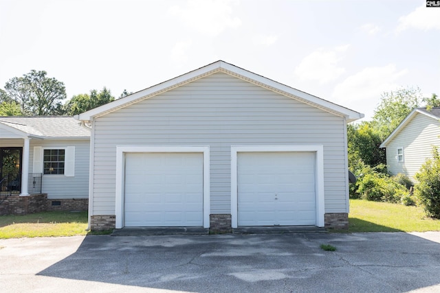 view of detached garage