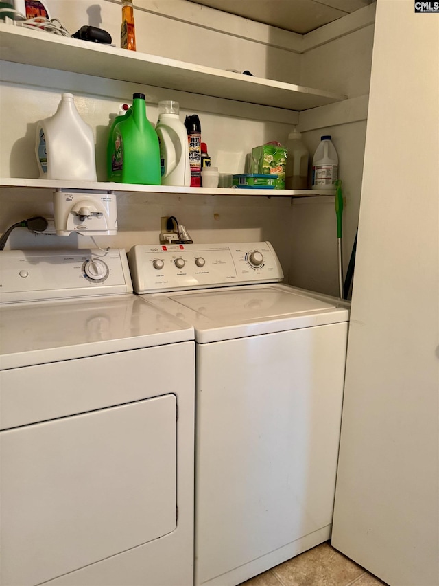 laundry area with laundry area and washing machine and clothes dryer