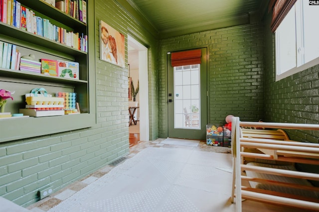 property entrance featuring covered porch