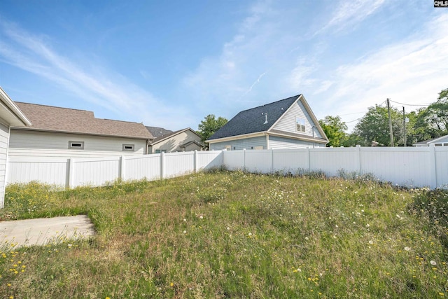 view of yard featuring fence