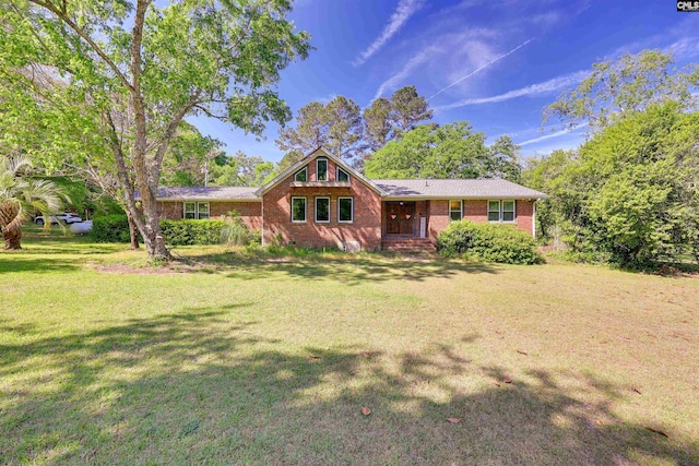 view of front facade featuring brick siding and a front lawn
