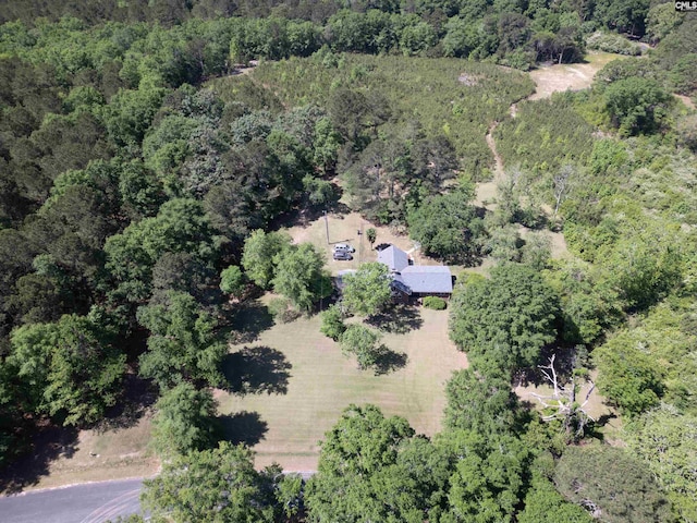 bird's eye view featuring a wooded view