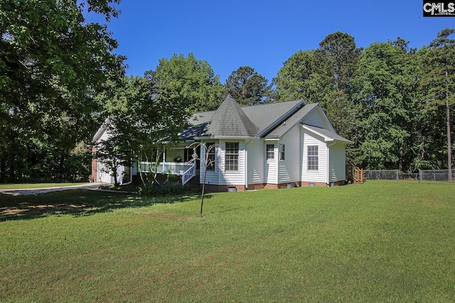 view of front facade with covered porch, crawl space, fence, and a front lawn