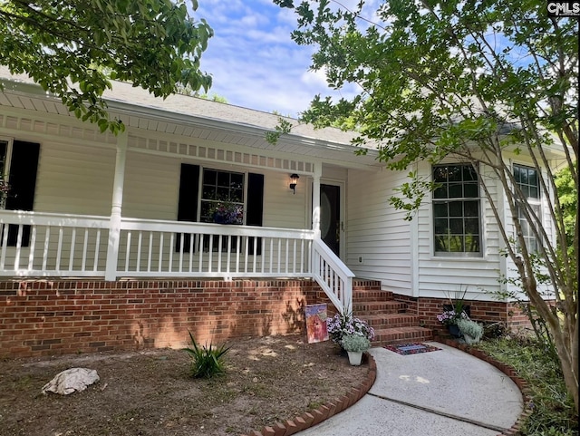 entrance to property featuring a porch