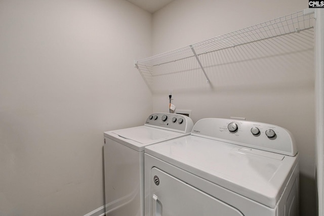 washroom with laundry area and washing machine and dryer