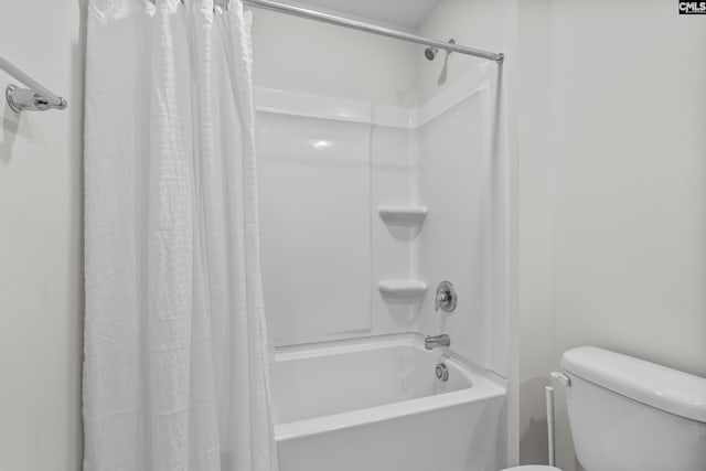 304 Sandbach Rd, Columbia, SC 29209 - bathroom featuring shower / bathtub combination with curtain and toilet