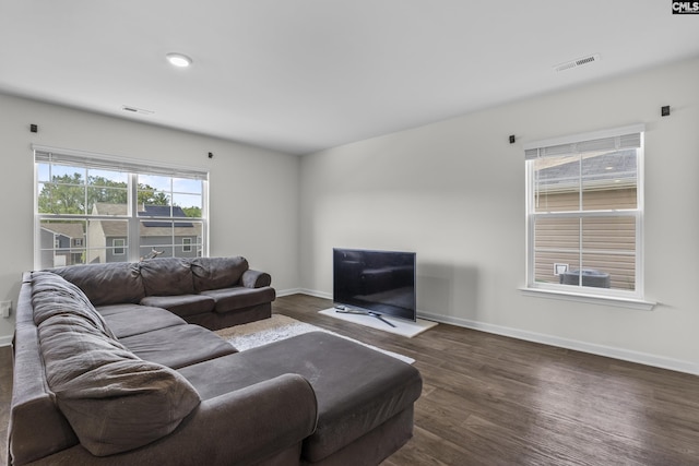 304 Sandbach Rd, Columbia, SC 29209 - living area featuring baseboards, wood finished floors, and visible vents