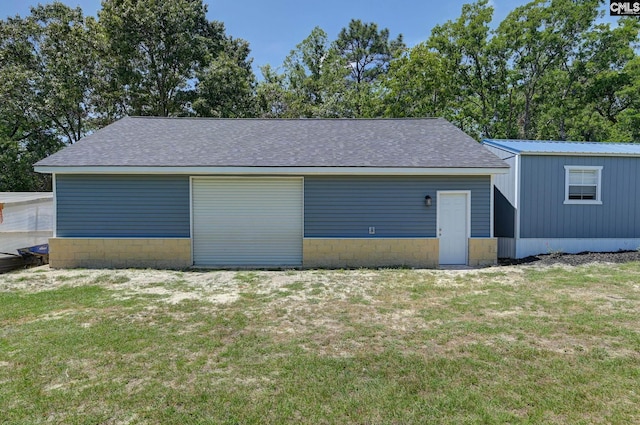 view of detached garage