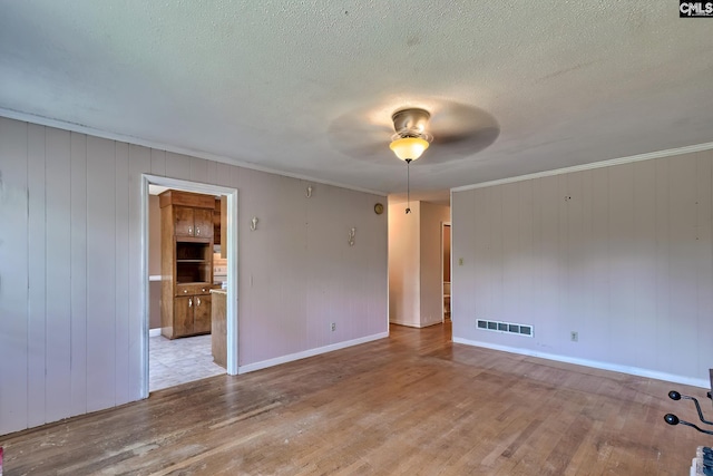 unfurnished room featuring baseboards, ceiling fan, light wood-type flooring, and visible vents