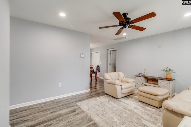 living area with recessed lighting, a ceiling fan, visible vents, and wood finished floors