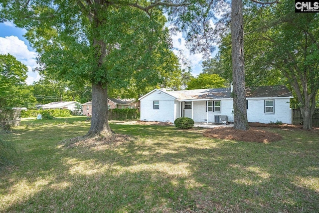ranch-style house featuring cooling unit and a front yard