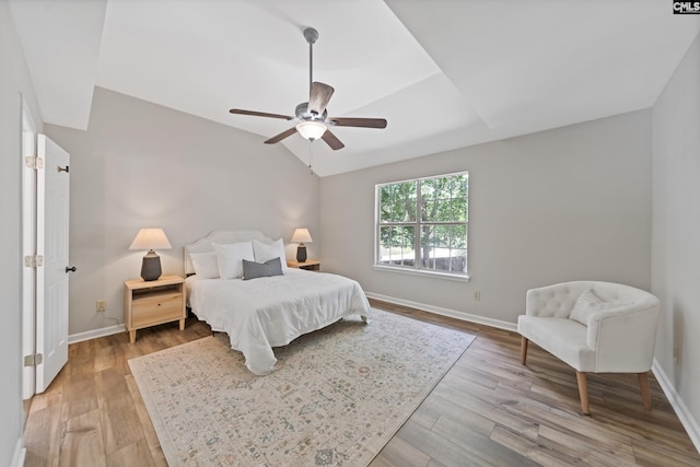 bedroom with light wood-style floors, baseboards, and ceiling fan