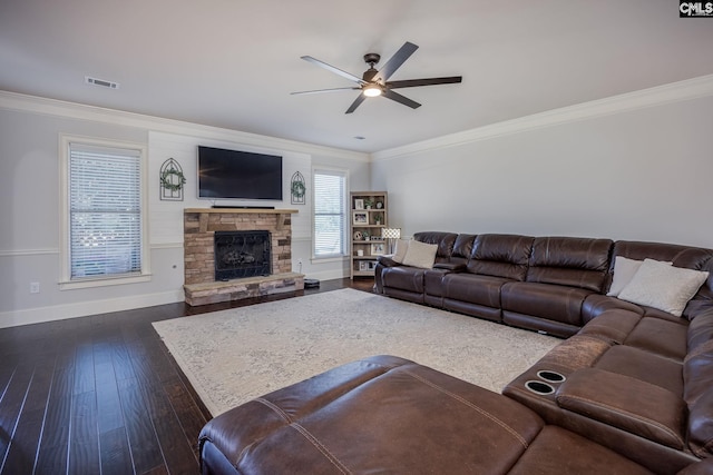living room featuring ceiling fan, ornamental molding, baseboards, and visible vents