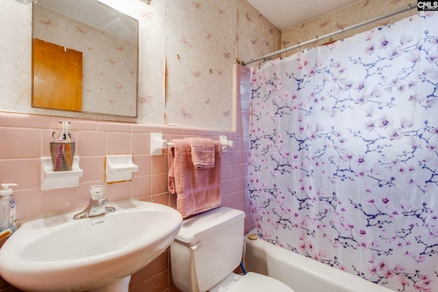 2700 Magnolia St, Columbia, SC 29204 - bathroom with toilet, a sink, wallpapered walls, a wainscoted wall, and shower / tub combo